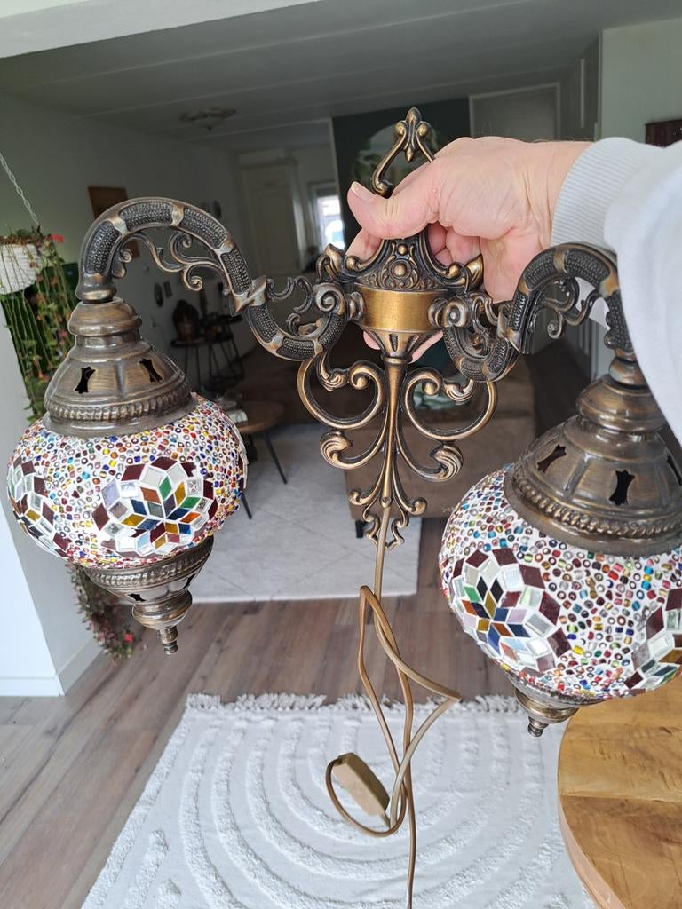 Wandlamp met twee mozaïek lampenkappen, Huis en Inrichting, Lampen | Wandlampen, Ophalen of Verzenden, Gebruikt, Glas, Oosters