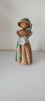 Rieten Poppetje met Mandje en Groen Lint - Decoratie, Verzamelen, Poppen, Ophalen of Verzenden, Zo goed als nieuw, Overige typen