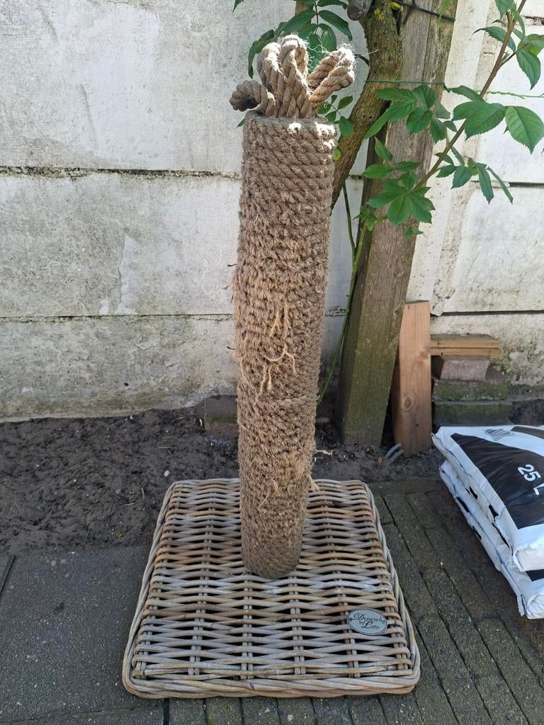 Krabpaal 'Designed By Lotte', Ophalen, Gebruikt, Krabpaal