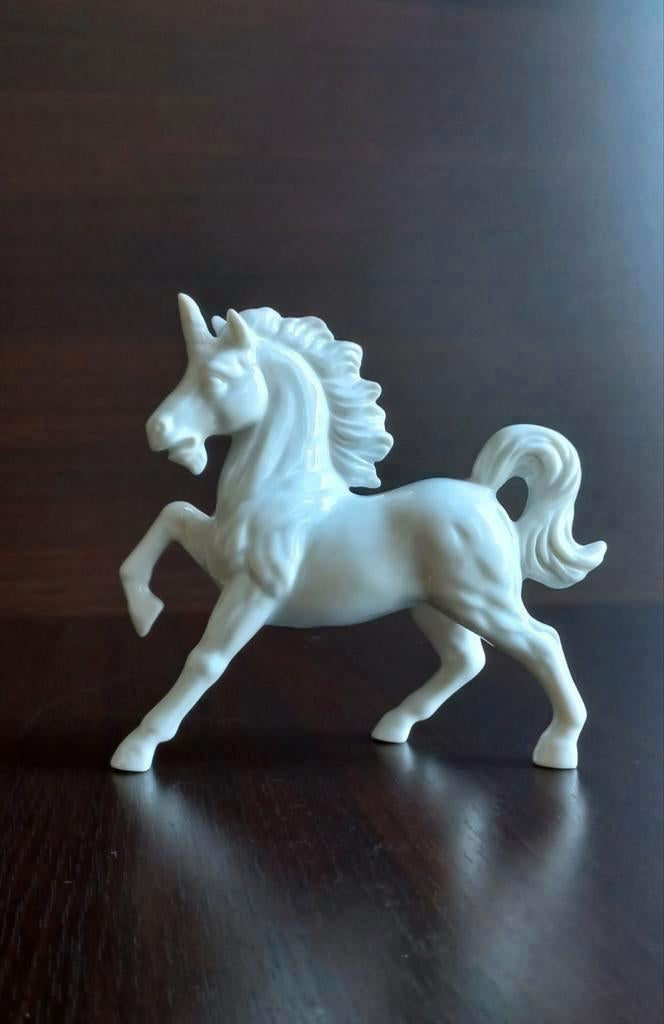 Zeer mooi Porselein wite paard, Antiek en Kunst, Antiek | Porselein, Ophalen of Verzenden