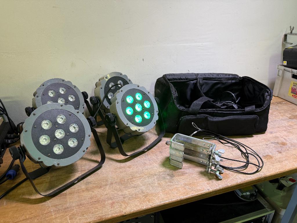 4x Showtec Compact Par 7-3 LED spots + softcase + haken, Ophalen of Verzenden, Gebruikt, Licht
