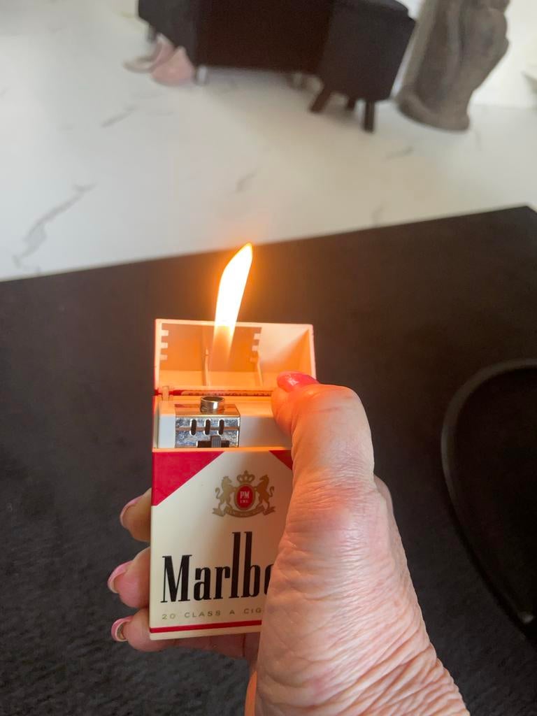 Vintage Marlboro sigarettenpakje aansteker, Ophalen of Verzenden, Gebruikt, Aansteker