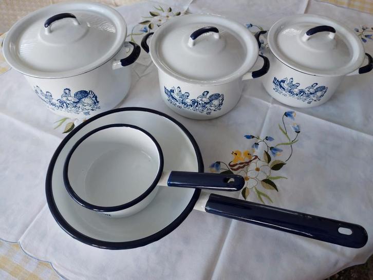 pannenset "Kippen", Huis en Inrichting, Keuken | Potten en Pannen, Zo goed als nieuw, Pannenset, Overige materialen, Ophalen
