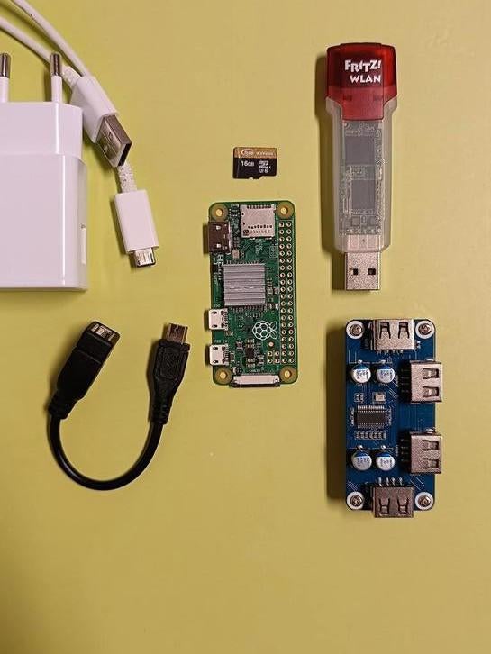 Raspberry Pi Zero W Kit met USB Hub en accessoires, Ophalen of Verzenden, Zo goed als nieuw