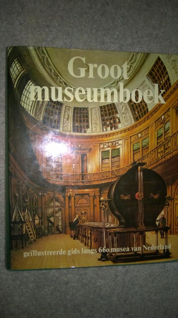 Boek - 344 - Groot museumboek, Ophalen of Verzenden, Zo goed als nieuw
