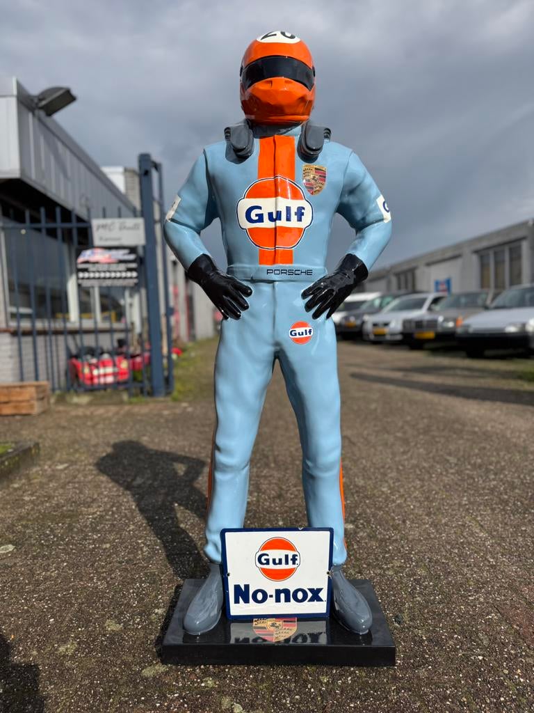 Grote Porsche Gulf coureur beeld life size, Ophalen, Gebruikt, Mens