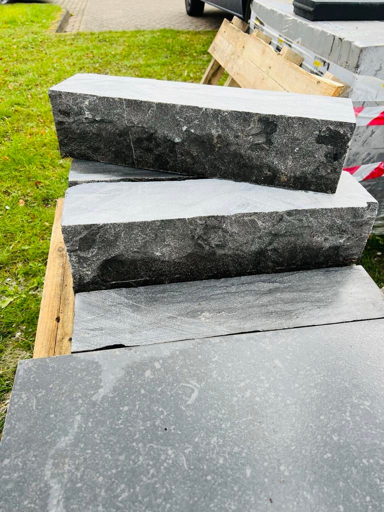 Blauwe hardsteen stapelblok 50x12x12 gekapt (8 stuks), Ophalen, Nieuw, Natuursteen, Overige typen