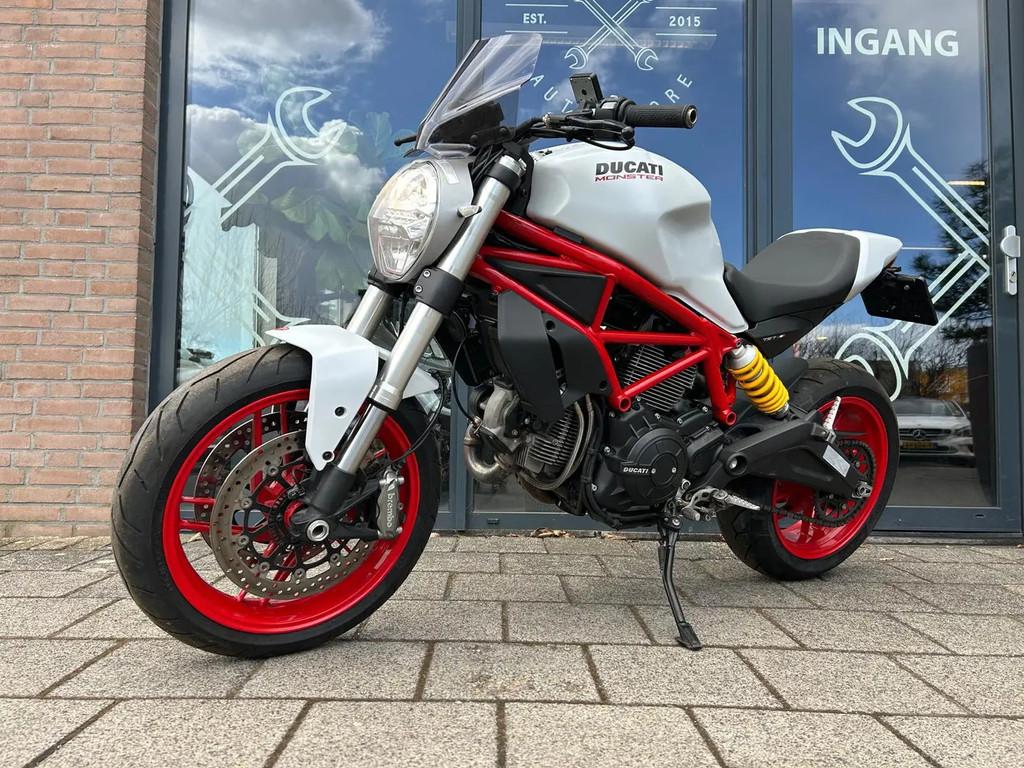 Ducati Monster Tour Monster 797 ABS Handvatverw € 7.440,00, Motoren, Motoren | Ducati, Bedrijf, Meer dan 35 kW, Toermotor, Traction Control
