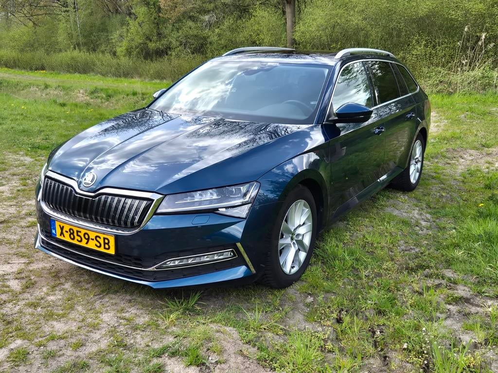 Skoda Superb 1.4 TSI Phev 217pk Dsg-6 2020 Blauw, Auto's, Zwart, Blauw, Plug-in hybride, Dealer onderhouden