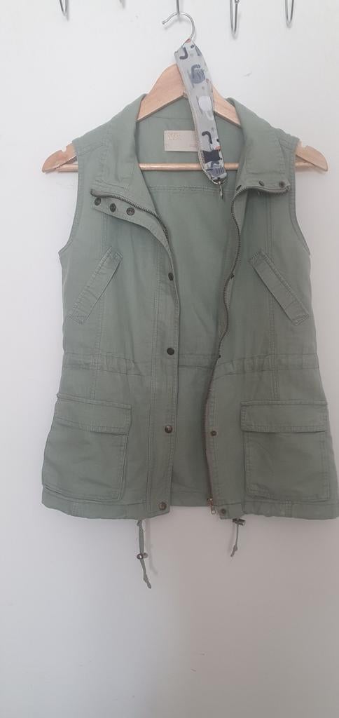 Leuke grijsgroene katoenen bodywarmer, Kleding | Dames, Bodywarmers, Ophalen of Verzenden, Zo goed als nieuw, Maat 34 (XS) of kleiner