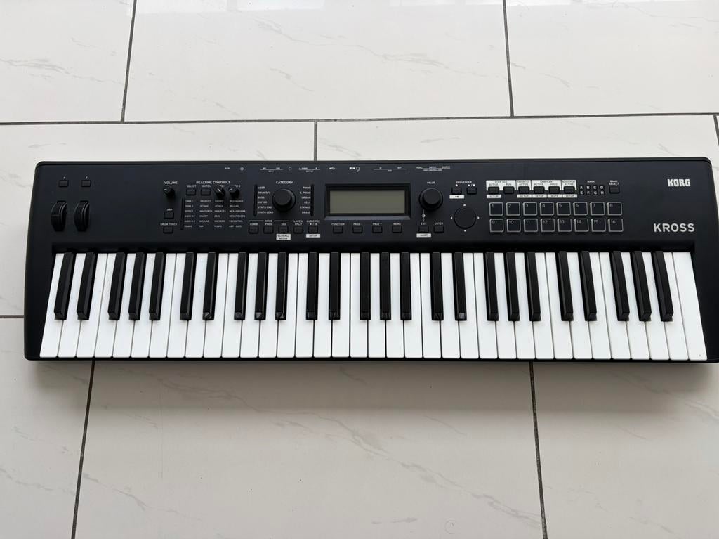 Korg Kross 2 sampler, Ophalen, Zo goed als nieuw, 61 toetsen, Korg