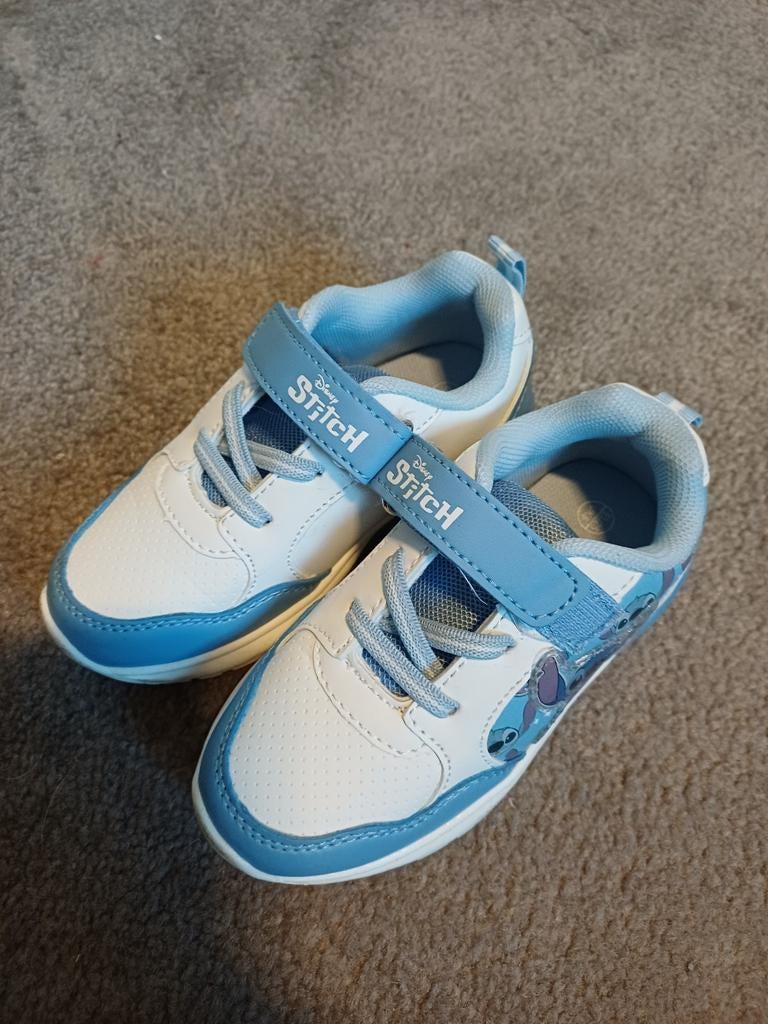 Disney Stitch sneakers, en frozen, Kinderen en Baby's, Kinderkleding | Schoenen en Sokken, Ophalen of Verzenden, Zo goed als nieuw