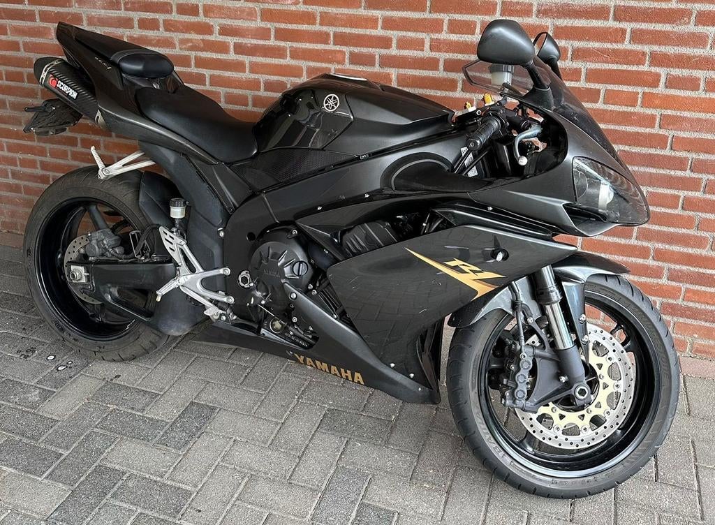 Yamaha YZF-R1, Super Sport