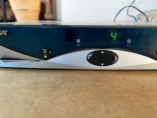 Satelliet ontvanger met schotelantenne en statief, Ophalen, Gebruikt