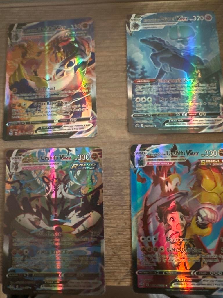 4 mooie Pokémon VMAX kaarten - Urshifu & Calyrex, Ophalen of Verzenden, Zo goed als nieuw, Meerdere kaarten, Foil