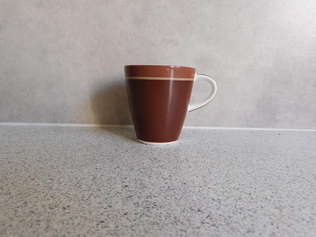 Mok Espresso Caffe Club Bruin Villeroy & Boch, Ophalen of Verzenden, Zo goed als nieuw, Overige stijlen, Kop(pen) en/of Schotel(s)