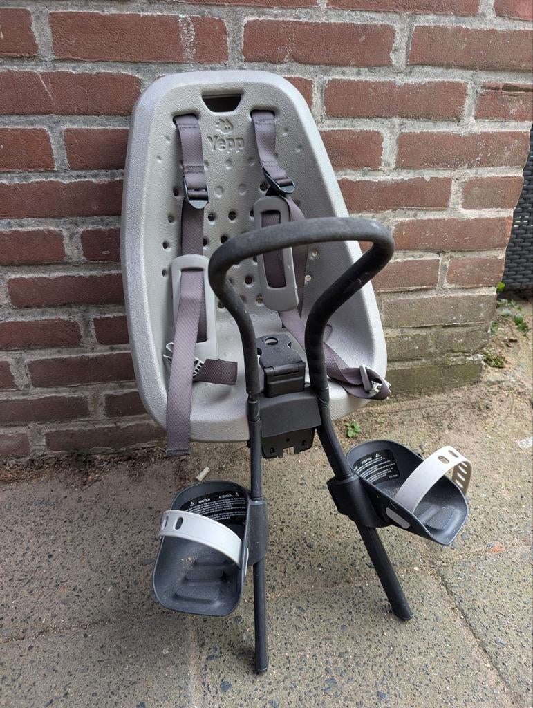 Thule Yepp mini fietsstoeltje met windscherm, Fietsen en Brommers, Ophalen, Voetsteuntjes, Voorzitje, Zo goed als nieuw
