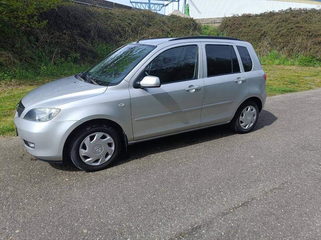 Mazda 2 1.4 16V AUT 2003 Grijs, Auto's, 15 km/l, 40 €/maand, Zwart, 4 cilinders