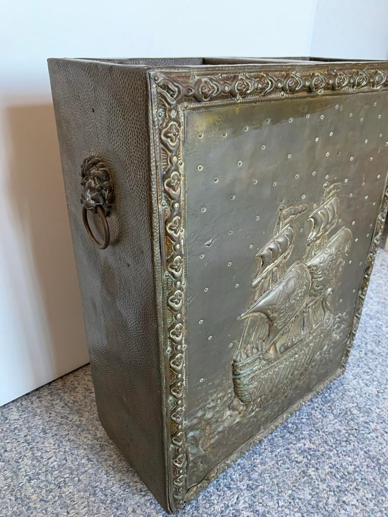 Antieke paraplubak met scheepsreliëf, Ophalen