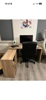 Houten hoekbureau (140cm x 130cm) en zwarte bureaustoel, Huis en Inrichting, Bureaus, Ophalen, Zo goed als nieuw