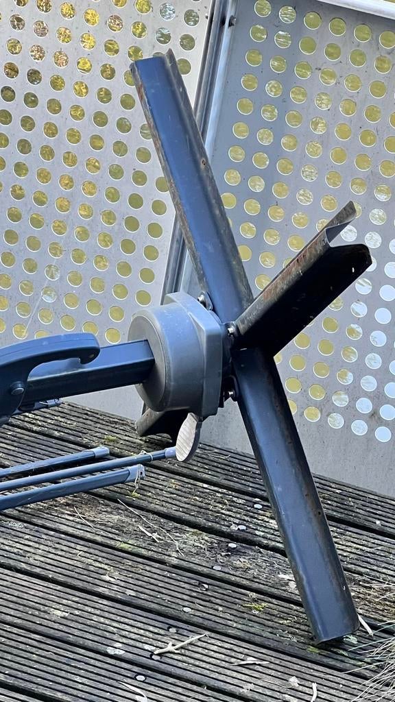 Oud ijzer ophalen: Parasol frame zonder doek, Ophalen, Gebruikt, 2 tot 3 meter, Overige typen