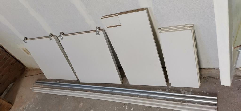 Gratis inbouwkast voor zolder met aluminium geleider, Huis en Inrichting, Kasten | Kledingkasten, 150 tot 200 cm, 150 tot 200 cm