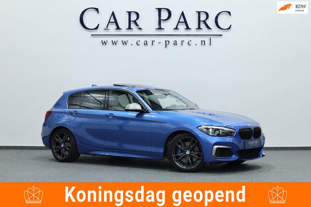 BMW 1-serie M140i Special Edition LED/SCHUIFDAK/LEER+S.VERWA, Auto's, Achterwielaandrijving, Gebruikt, Blauw, 340 pk