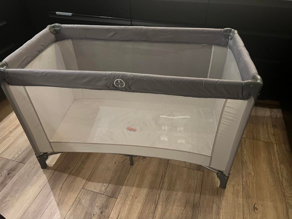 Mamaloes campingbedje grijs, Kinderen en Baby's, Babywiegjes en Ledikanten, Ophalen of Verzenden, Zo goed als nieuw, Reisbedje