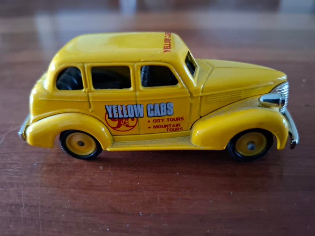 Gele speelgoedauto 'Yellow Cabs' - Vintage model, Overige merken, Gebruikt, 1:50 of kleiner, Auto