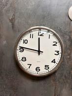 Quatrz Wandklok - Modern Design, Ophalen of Verzenden, Gebruikt, Analoog, Wandklok