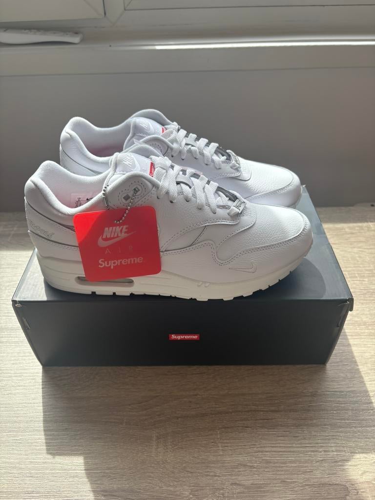 Nike Air Max 1 '87 Supreme Triple White | EU 41, Kleding | Heren, Wit, Nieuw, Ophalen of Verzenden, Sneakers of Gympen
