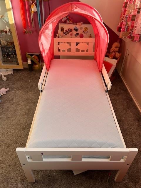 Ikea peuterbed incl. matras, tentje en witte hoeslakens., Ophalen, Gebruikt, 70 tot 85 cm, 140 tot 160 cm