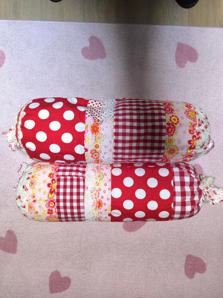 Twee rolkussens met 1 persoons sprei in leuke stof, Ophalen of Verzenden, Rood, Vierkant