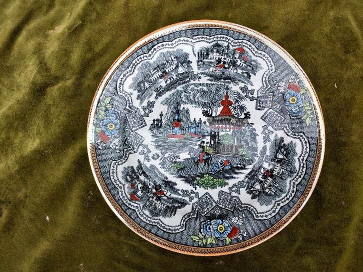 Antiek polychroom wandbord, Petrus Regout decor Damascus., Antiek en Kunst, Antiek | Wandborden en Tegels, Verzenden