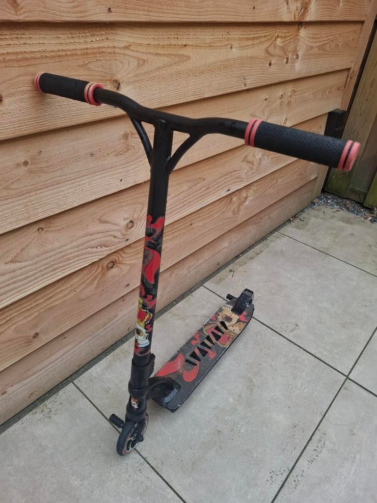 Stuntstep MGP VX7 Extreme Skull Edition, Fietsen en Brommers, Steps, Zo goed als nieuw, Gewone step, Ophalen