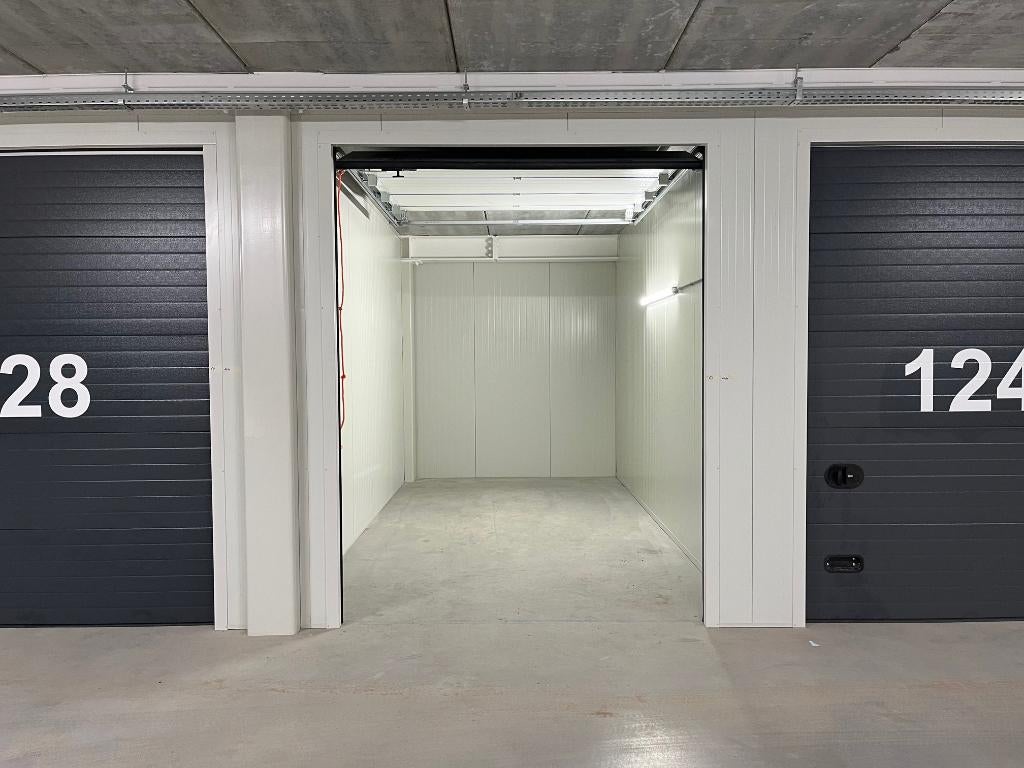 Garagebox 18,7 m² – €275 incl. servicekosten – Waddinxveen, Zuid-Holland