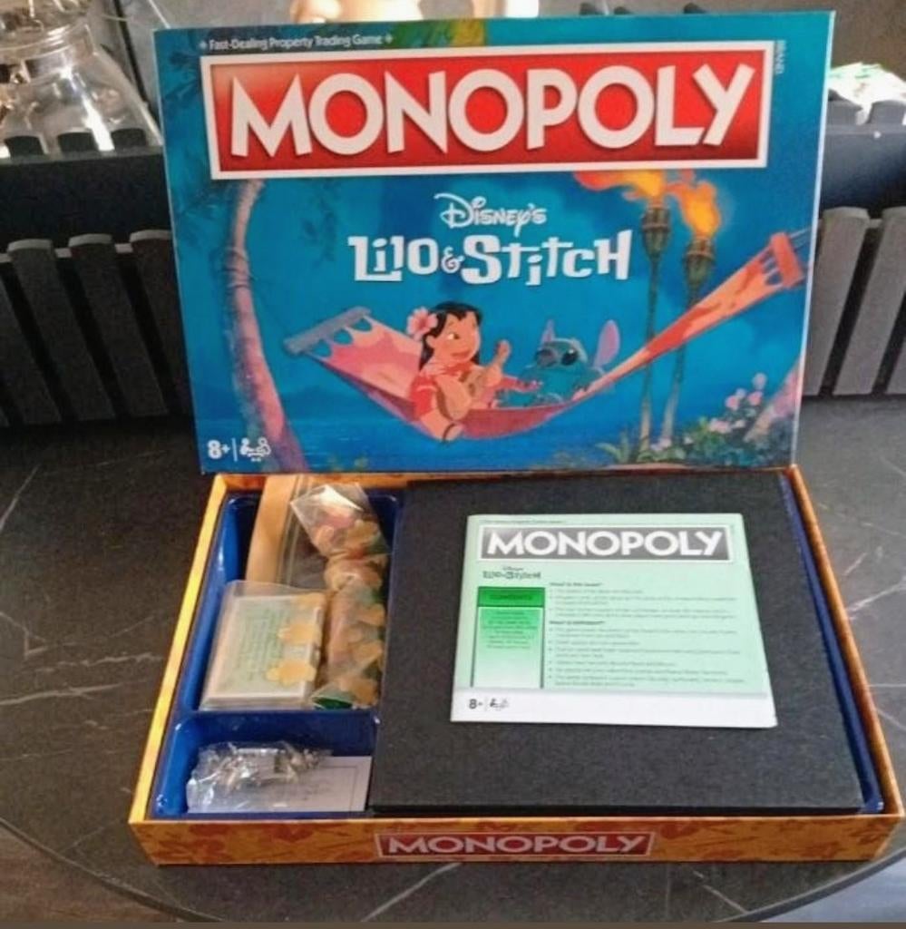 Monopoly Disney's Lilo & Stitch Bordspel, Vijf spelers of meer, Ophalen of Verzenden, Gebruikt, Hasbro