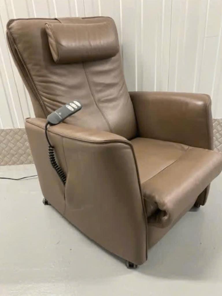 Prominent relaxfauteuil + sta-op, leer, maat S, kleur Taupe, Ophalen, Luxe en comfort, Zo goed als nieuw, 50 tot 75 cm
