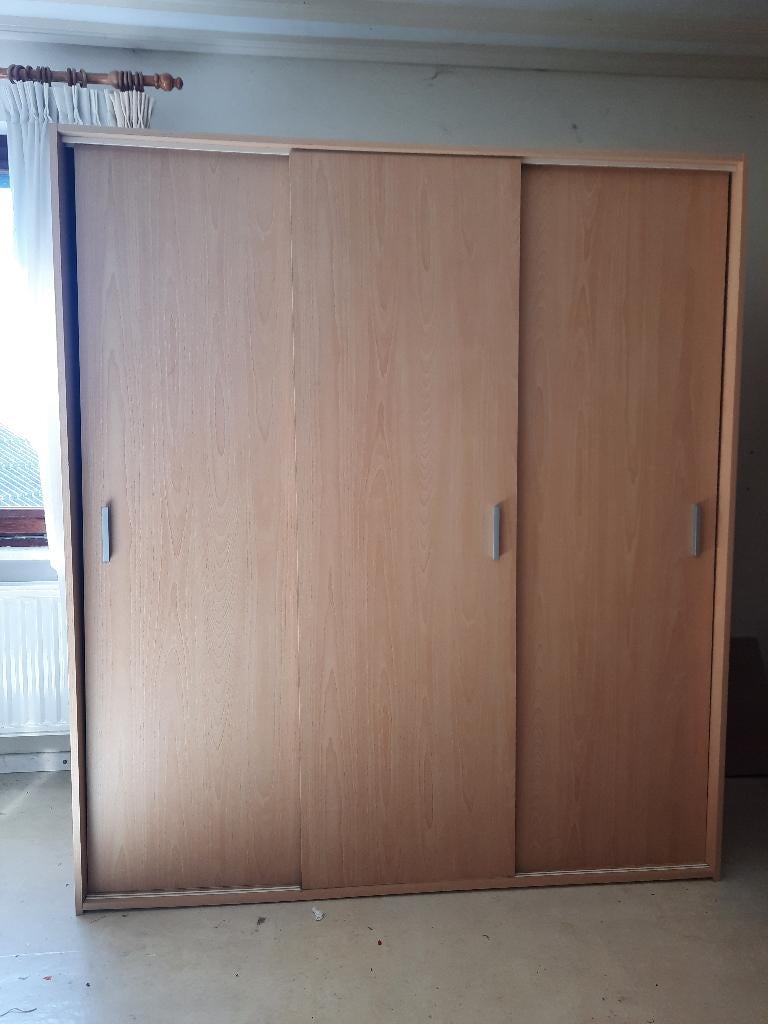 3 deurs schuifdeur kledingkast ( J29 ), Huis en Inrichting, Kasten | Kledingkasten, Zo goed als nieuw, 150 tot 200 cm, 150 tot 200 cm