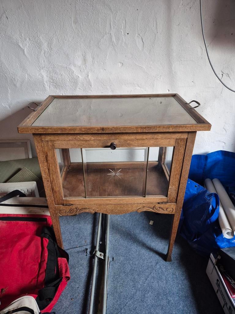 Antiek theekastje met afneembaar dienblad, Ophalen