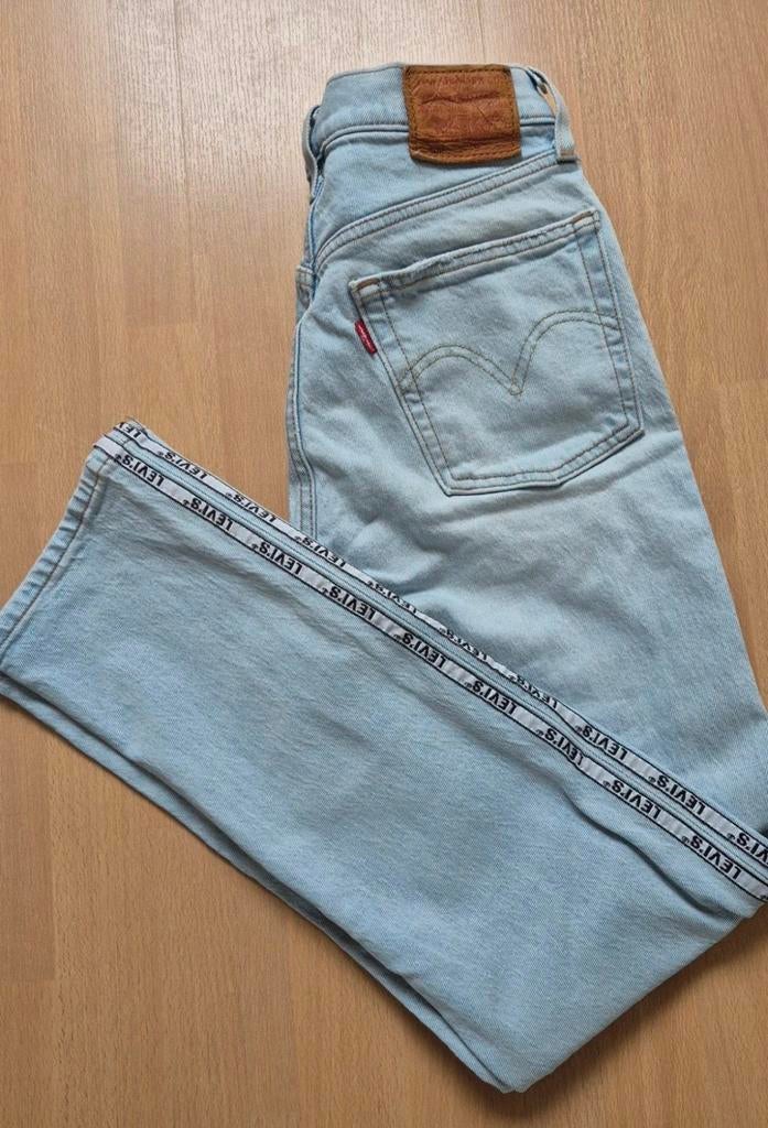 Levi's spijkerbroek met logo band, Kleding | Dames, Spijkerbroeken en Jeans, Levis, Ophalen of Verzenden, Zo goed als nieuw, Overige jeansmaten