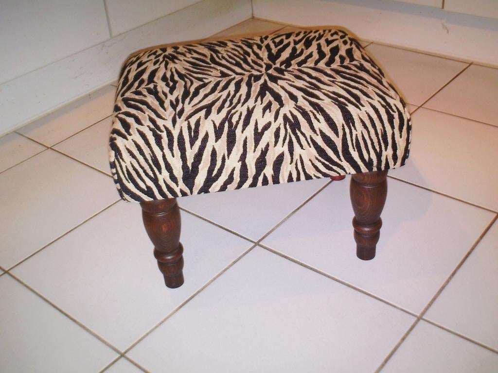 Weer een mooie footstool !! NIEUW !!, Minder dan 50 cm, 125 cm of meer, Nieuw, Ophalen of Verzenden