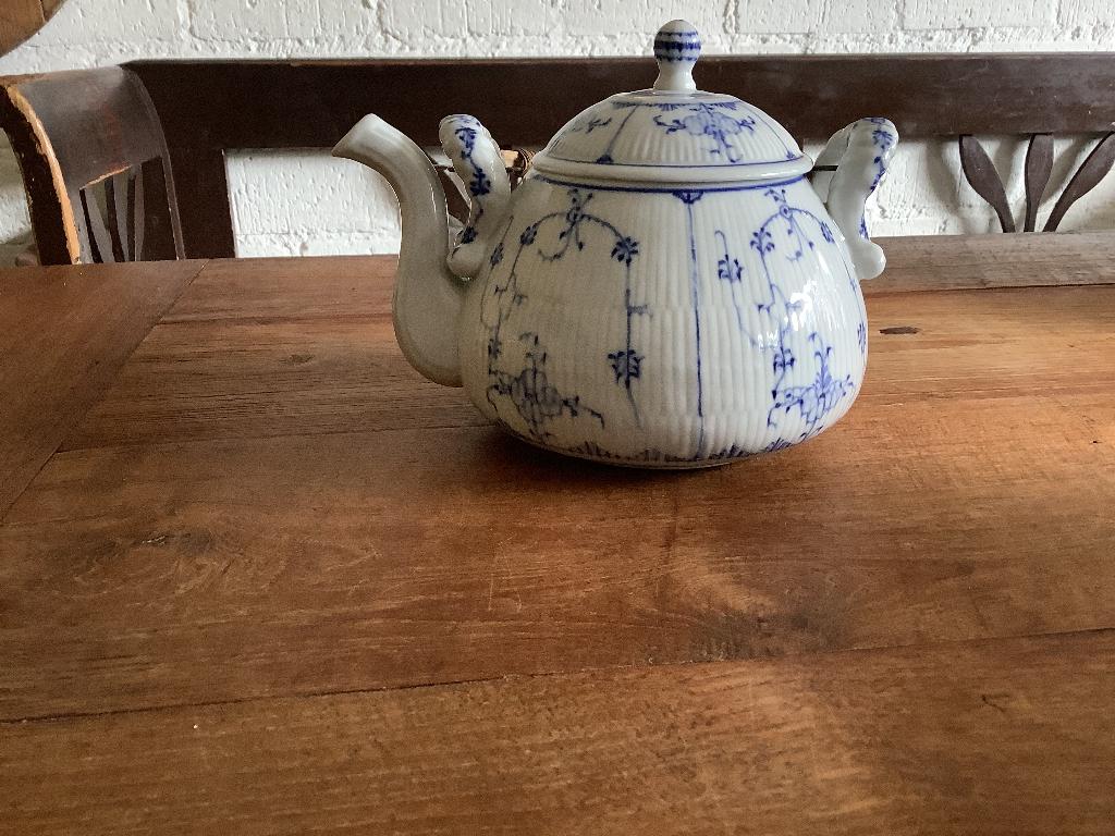 Theepot met deksel  Rauenstein Greiner Strobloem, Ophalen