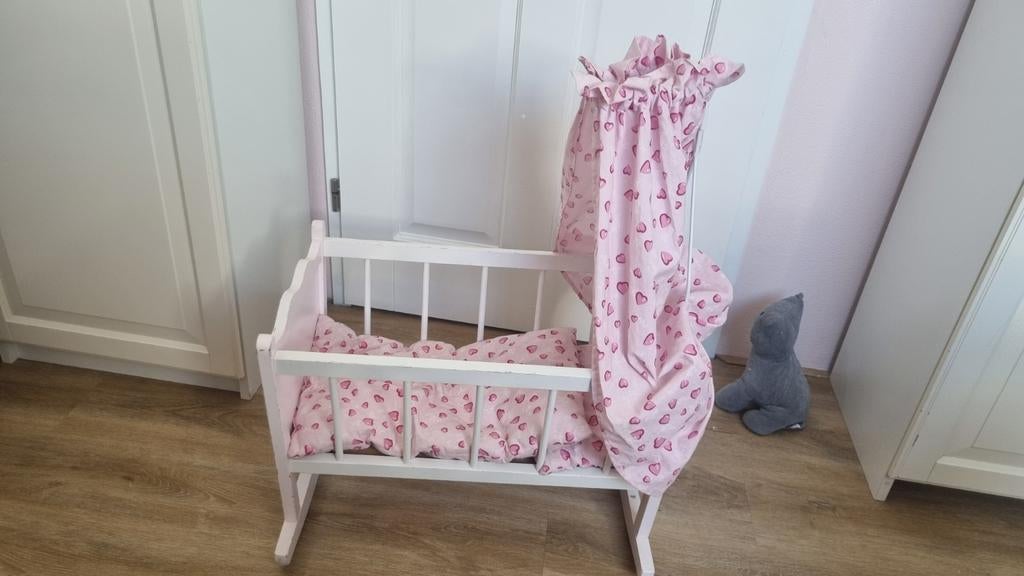 Roze poppenwieg met hartjespatroon en hemeltje, Ophalen of Verzenden, Gebruikt, Overige typen