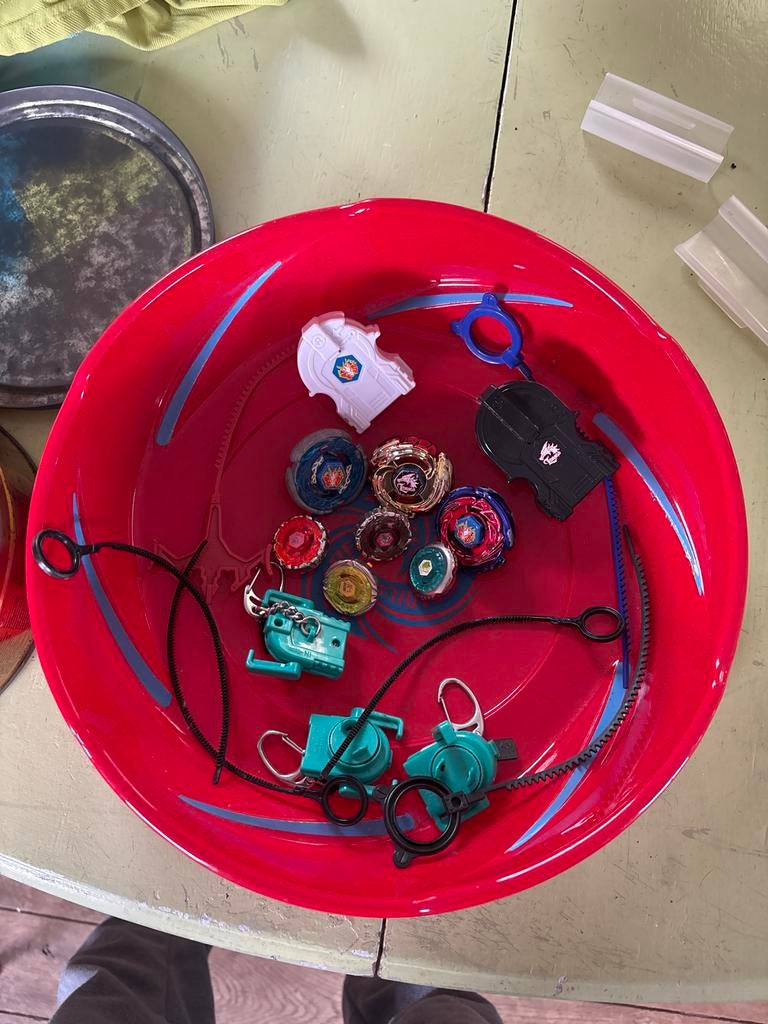 Beyblade set met stadion en diverse Beyblades, Ophalen of Verzenden, Gebruikt, Jongen of Meisje