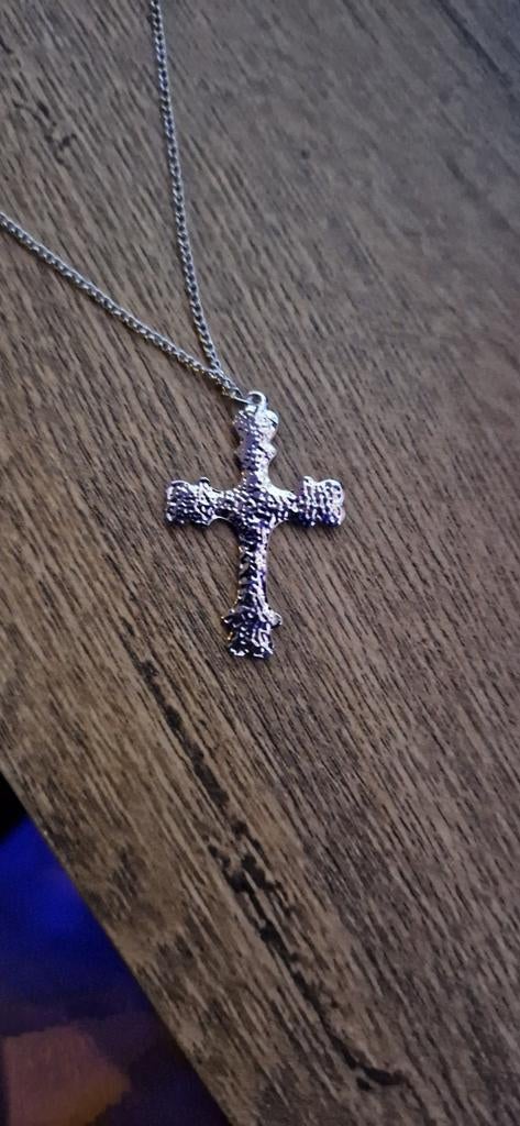 Zilverkleurig Kruisje met Ketting - Keyying Stijl, Nieuw, Ophalen of Verzenden, Zilver, Overige materialen