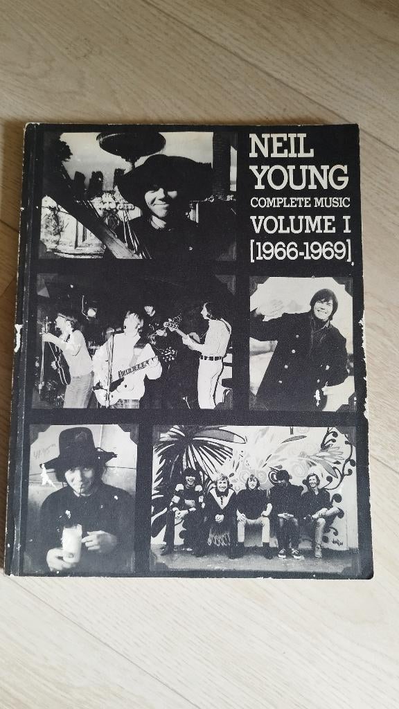 Neil Young bladmuziek, Muziek en Instrumenten, Bladmuziek, Ophalen of Verzenden, Gebruikt, Artiest of Componist, Rock en Metal