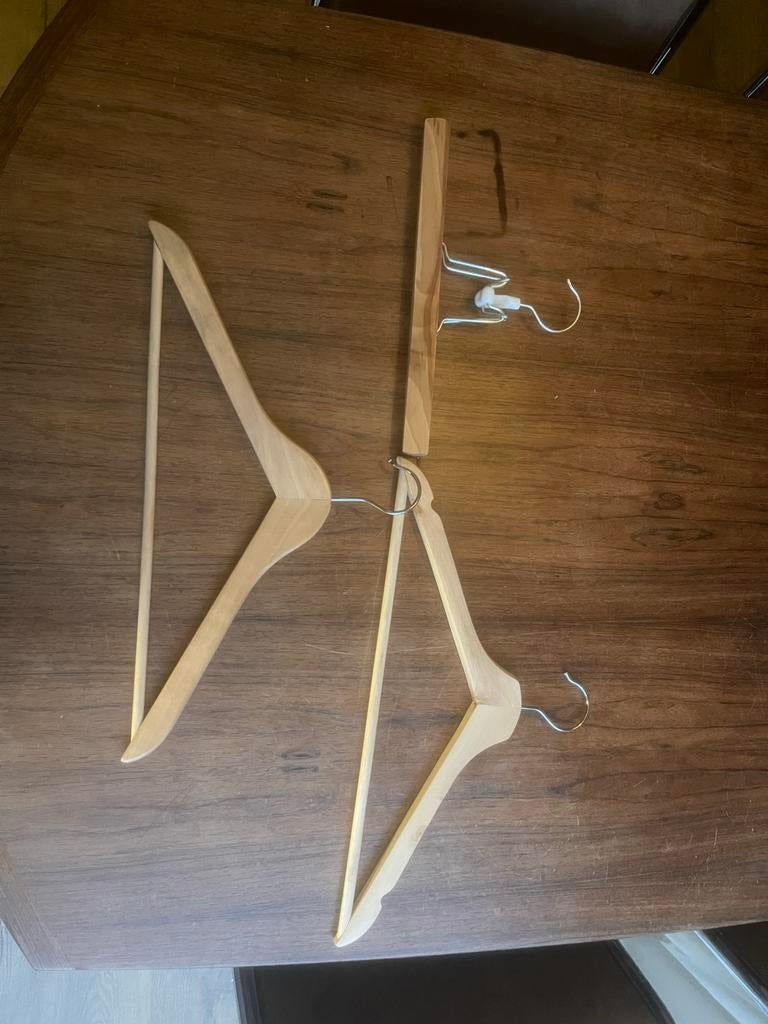 Houten IKEA kledinghangers (ca. 70 stuks), Ophalen, Gebruikt, Hout, Volwassenen