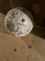 Lederen Ajax voetbal met handtekeningen jaren 90, Ophalen of Verzenden, Gebruikt, Ajax, Overige typen