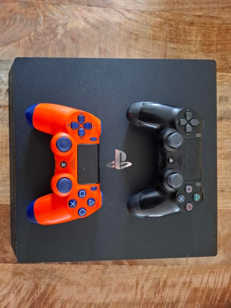 PS4 slim Pro 1TB met 2 controllers en 25+ spellen, Spelcomputers en Games, Spelcomputers | Sony PlayStation 4, Ophalen, Zo goed als nieuw